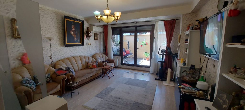 Apartament cu 3 camere pentru vanzare | curte 24 mp | Damaroaia - Poză 4