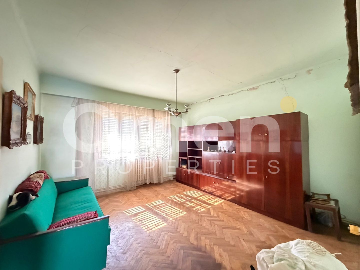 Casa de vanzare cu 446 mp teren si garaj, situata in zona centrala - Poză 6