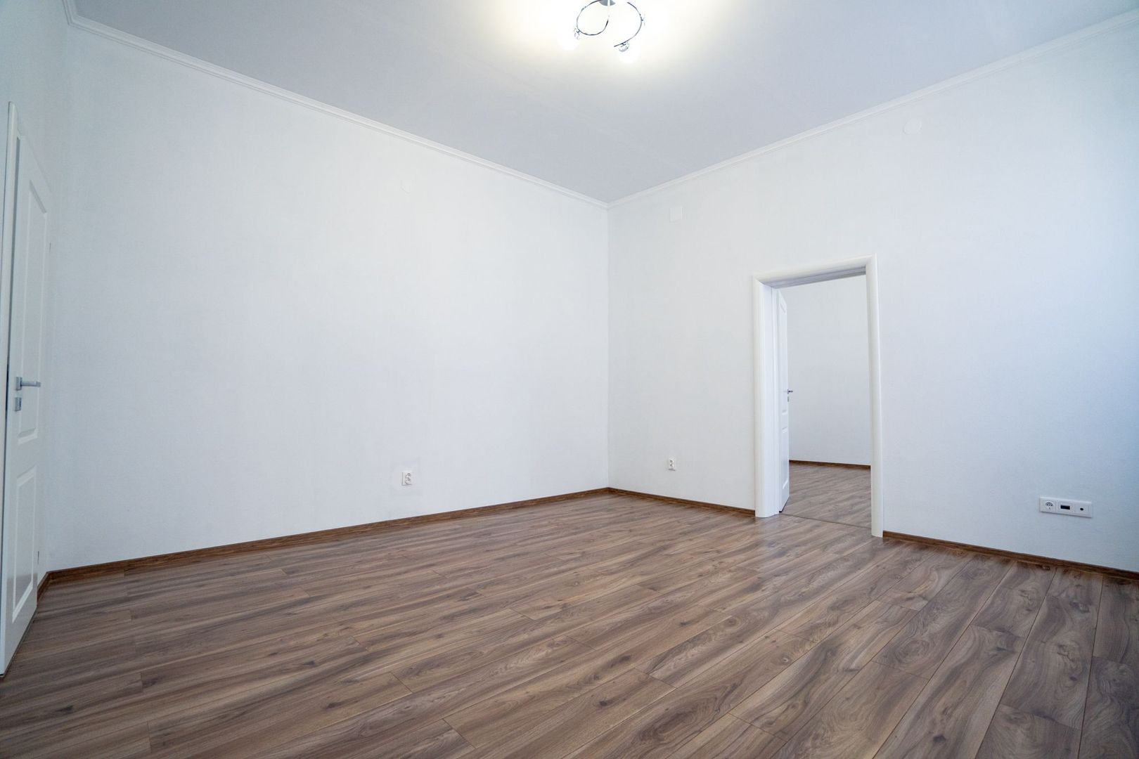 Apartament cu 2 camere, casă la curte comună – Central, Oradea - Poză 10