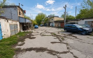 Garaj solid cu subsol mare – perfect pentru mașină sau depozitare. - Poză 5