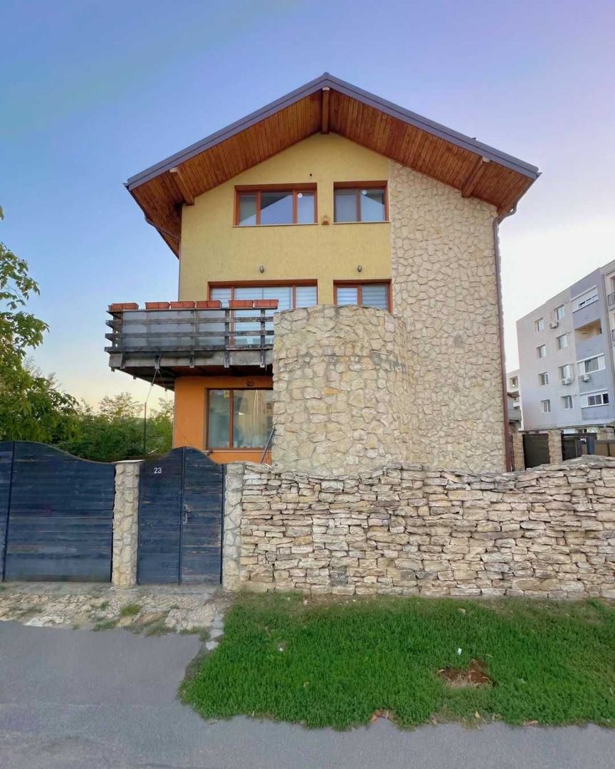 Vilă  în Nordul Bucureștiului - Poză 1