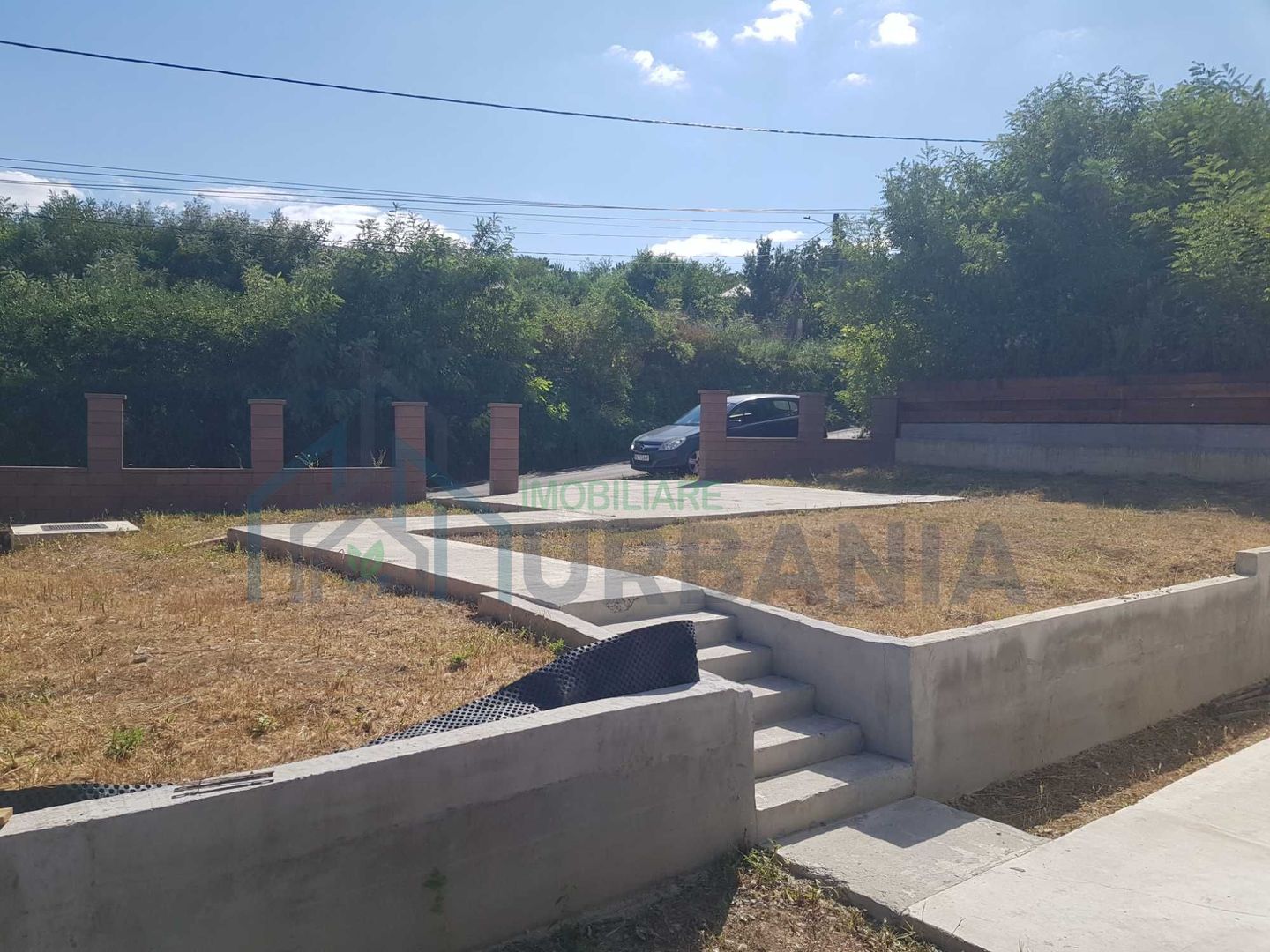 Casă de vânzare în Tomesti, cu utilități și parcare la asfalt - Poză 3