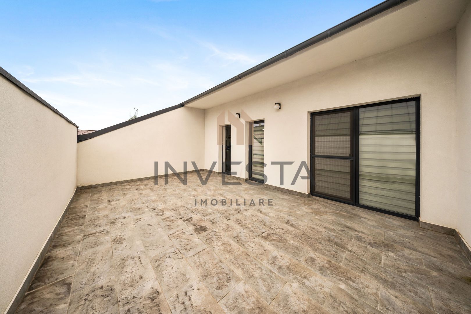 Casa moderna, spatioasa , pe o strada privata retrasa! - Poză 12