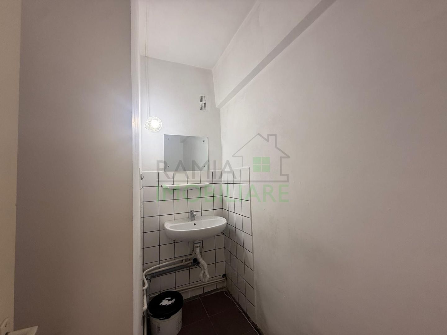 Apartament 3 camere decomandat cu 2 băi în Calea București - Poză 14