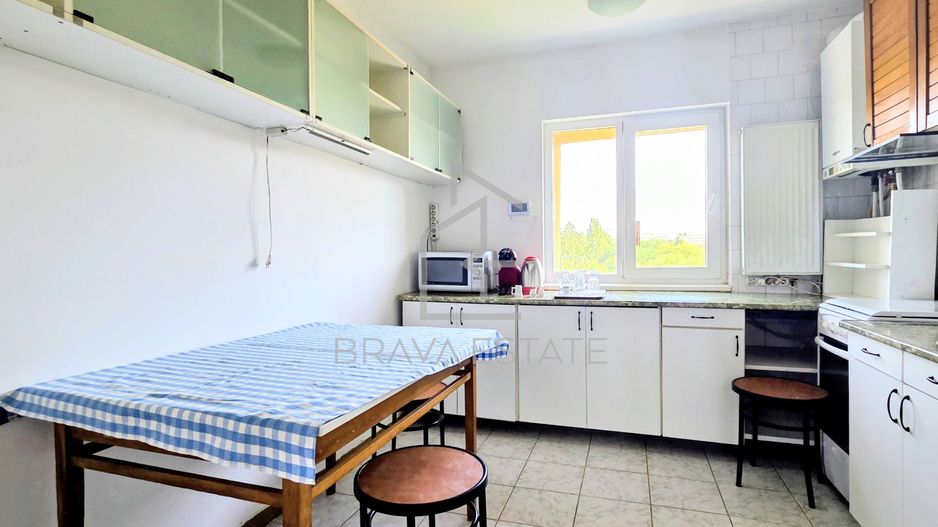 Apartament 3 camere, 2 bai, balcon, zona UMF - Poză 5