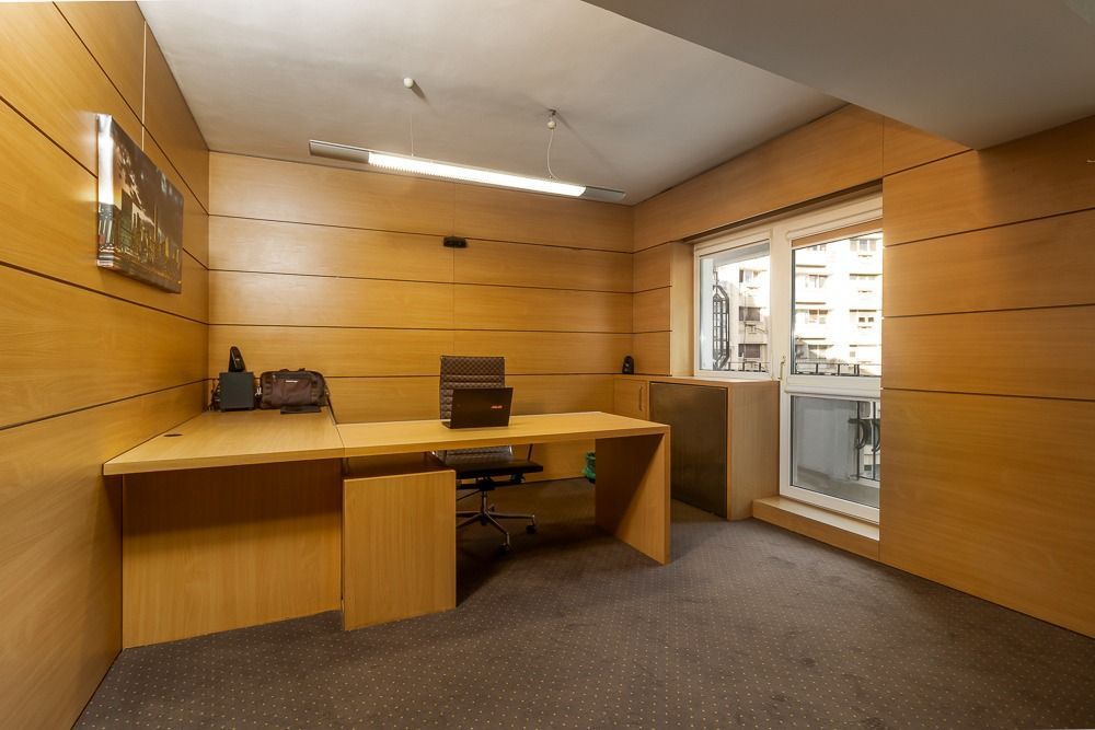 UNIRII FANTANI - 5 camere de vanzare - investitie rara si eleganta - Poză 2