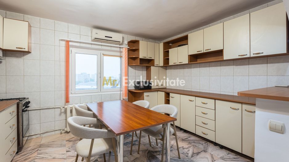 4 camere cu boiler, 13 Septembrie - Poză 2