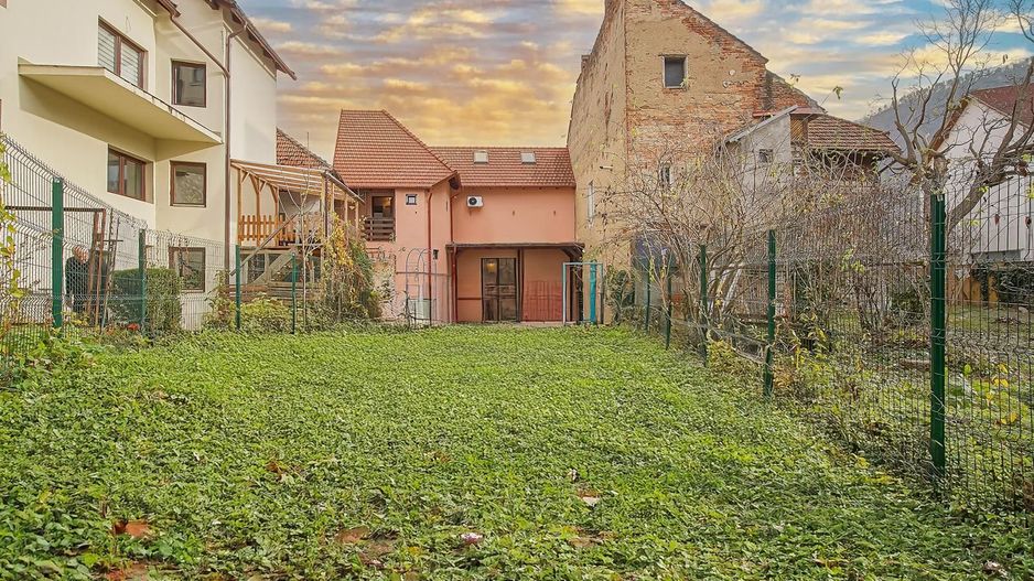 Casa de vanzare in centrul Brasovului - curte privata si pivnita - Poză 16