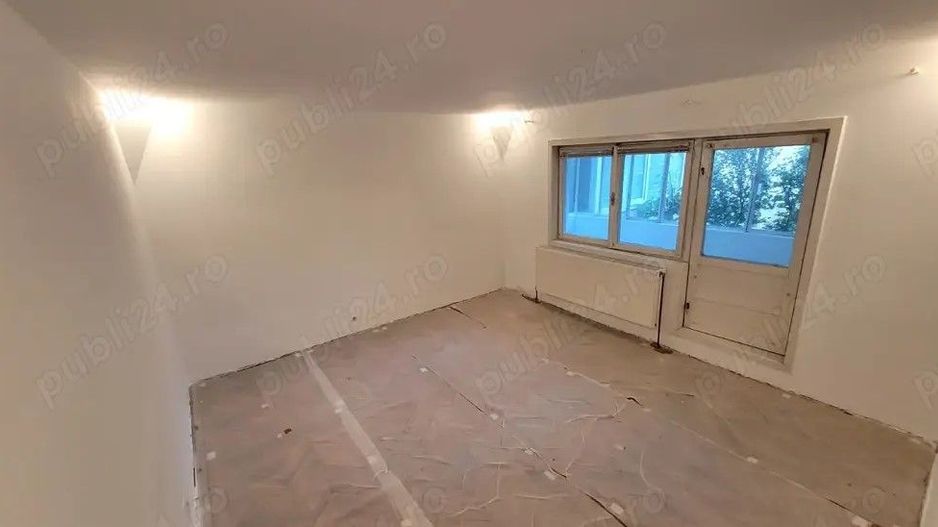 3 camere decomandat parter Aradului  2 bai 2 balcoane - Poză 2