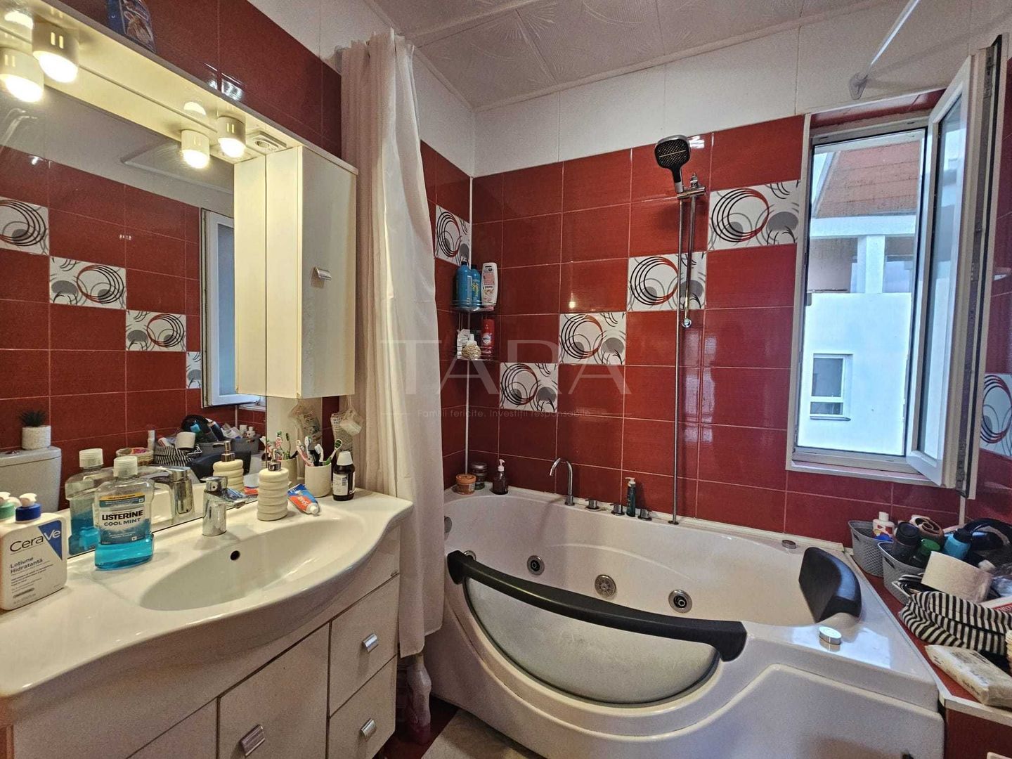 Apartament modern cu terasă generoasă și priveliște superbă. - Poză 5
