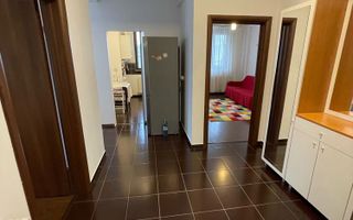 Apartament deosebit cu 3 camere, 2 balcoane și parcare - Poză 3