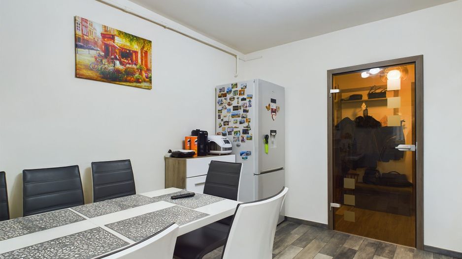 Apartament cu 5 camere in zona UMT 105mp - Poză 8