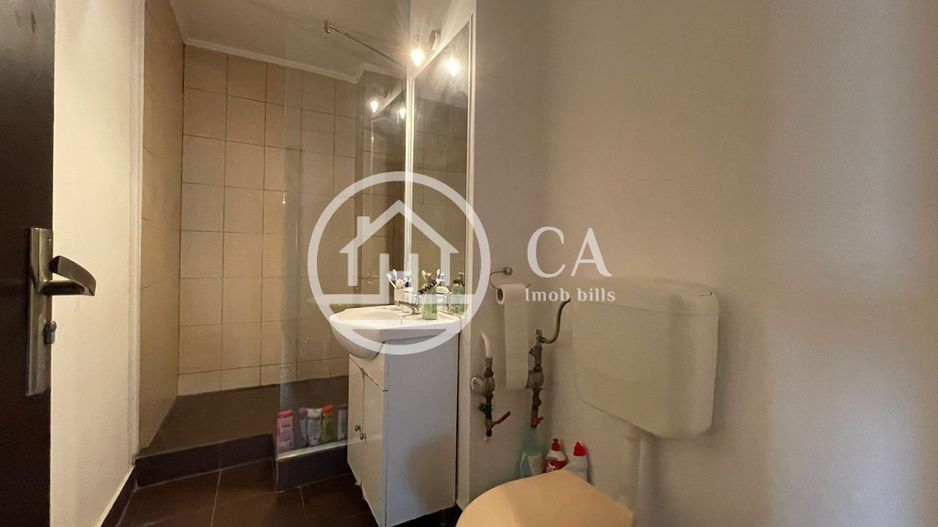 Apartament de vânzare cu 3 camere în zona Rogerius, Oradea - Poză 12
