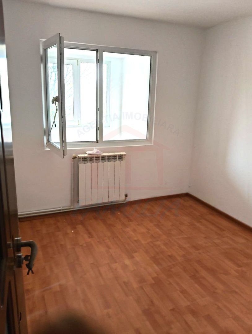 Apartament 4 camere semidecomandate, etaj 2 din 4  – Micro 39, Galați - Poză 6