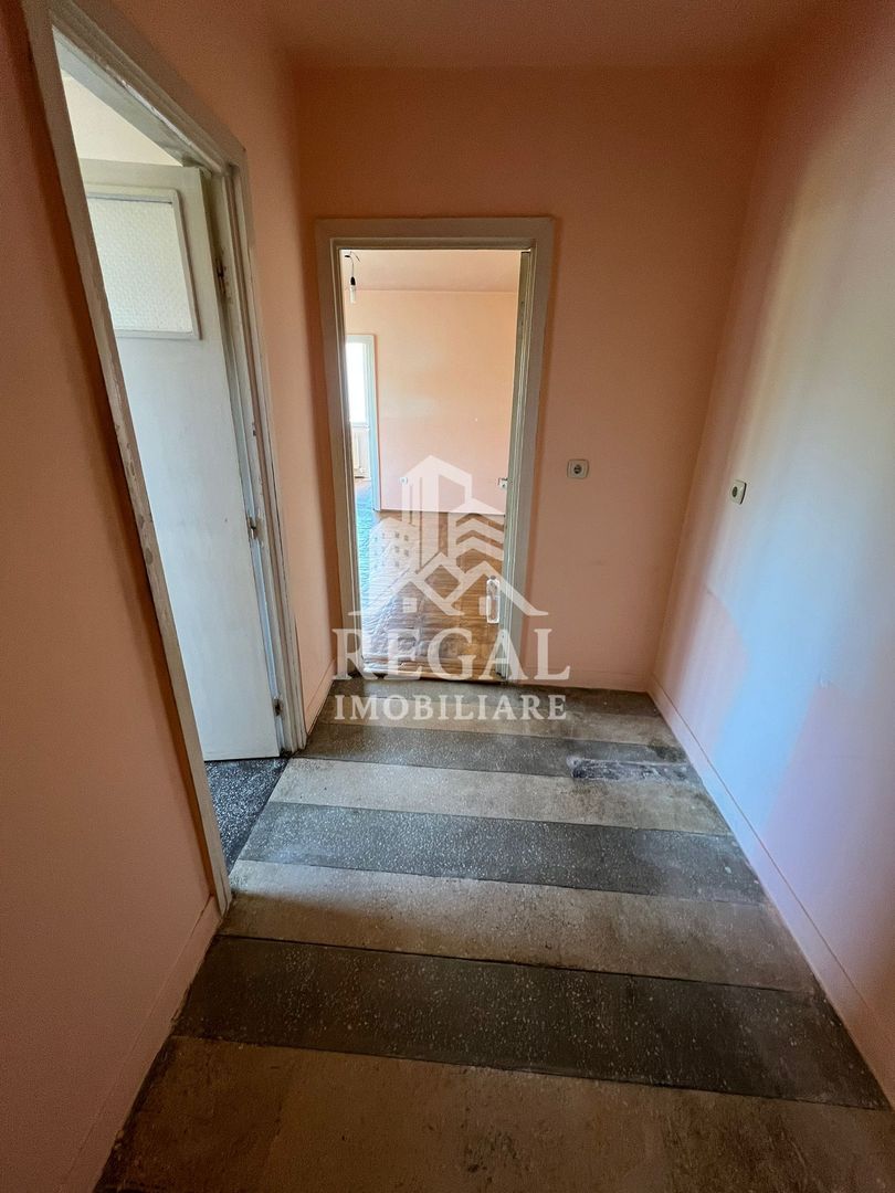 Apartament 3 camere – Ultracentral, vedere spre pietonală și Parc - Poză 4