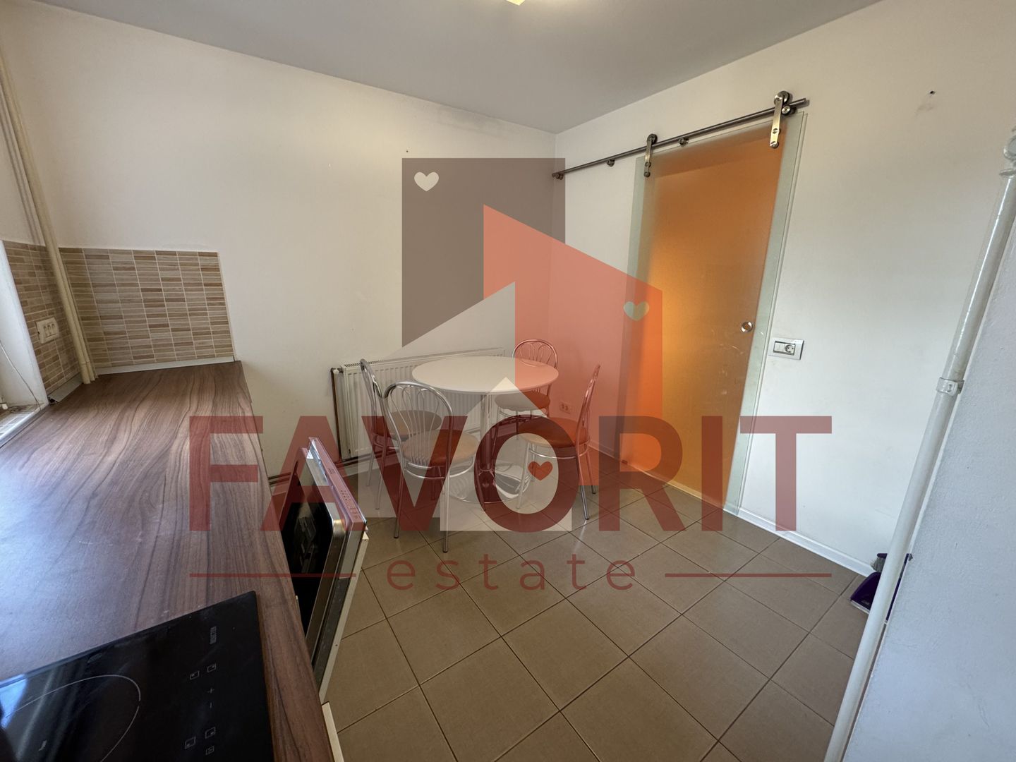 Disponibil imediat. Etaj 1. Centrala proprie. Vedere pe 2 parti. - Poză 8