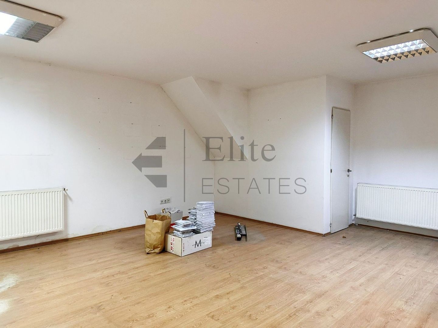 Spatiu cu 4 birouri cu teren de 3000mp - Poză 10