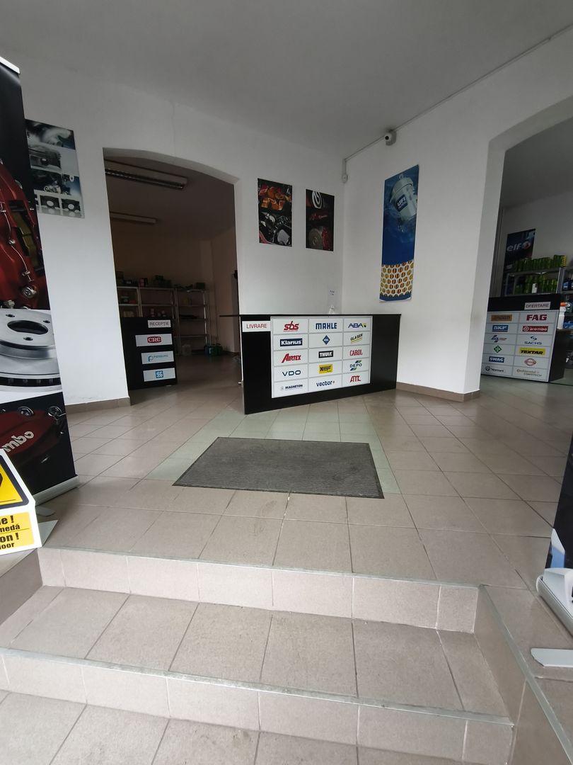 Casa de locuit Central 310 mp utili + 2 spatii comerciale de la strada - Poză 9