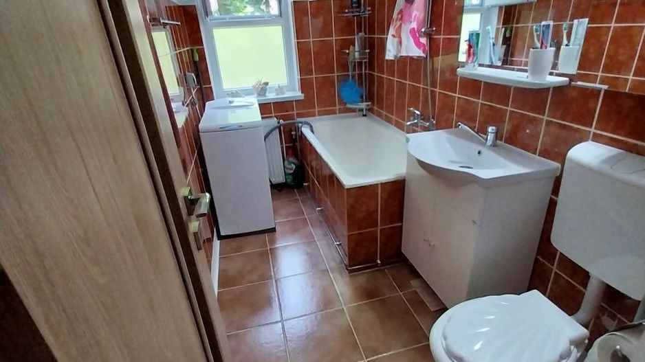 BRASADAS vinde ap 2 cam et.1/4 mobilat utilat cu garaj. - Poză 7