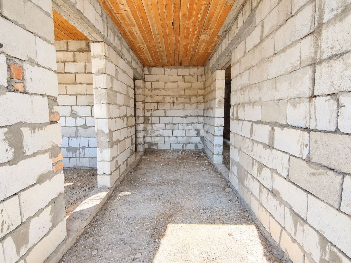 CASĂ GENEROASĂ CU 3 CAMERE – 90 m² | 17 ARI| ANENII NOI - Poză 7