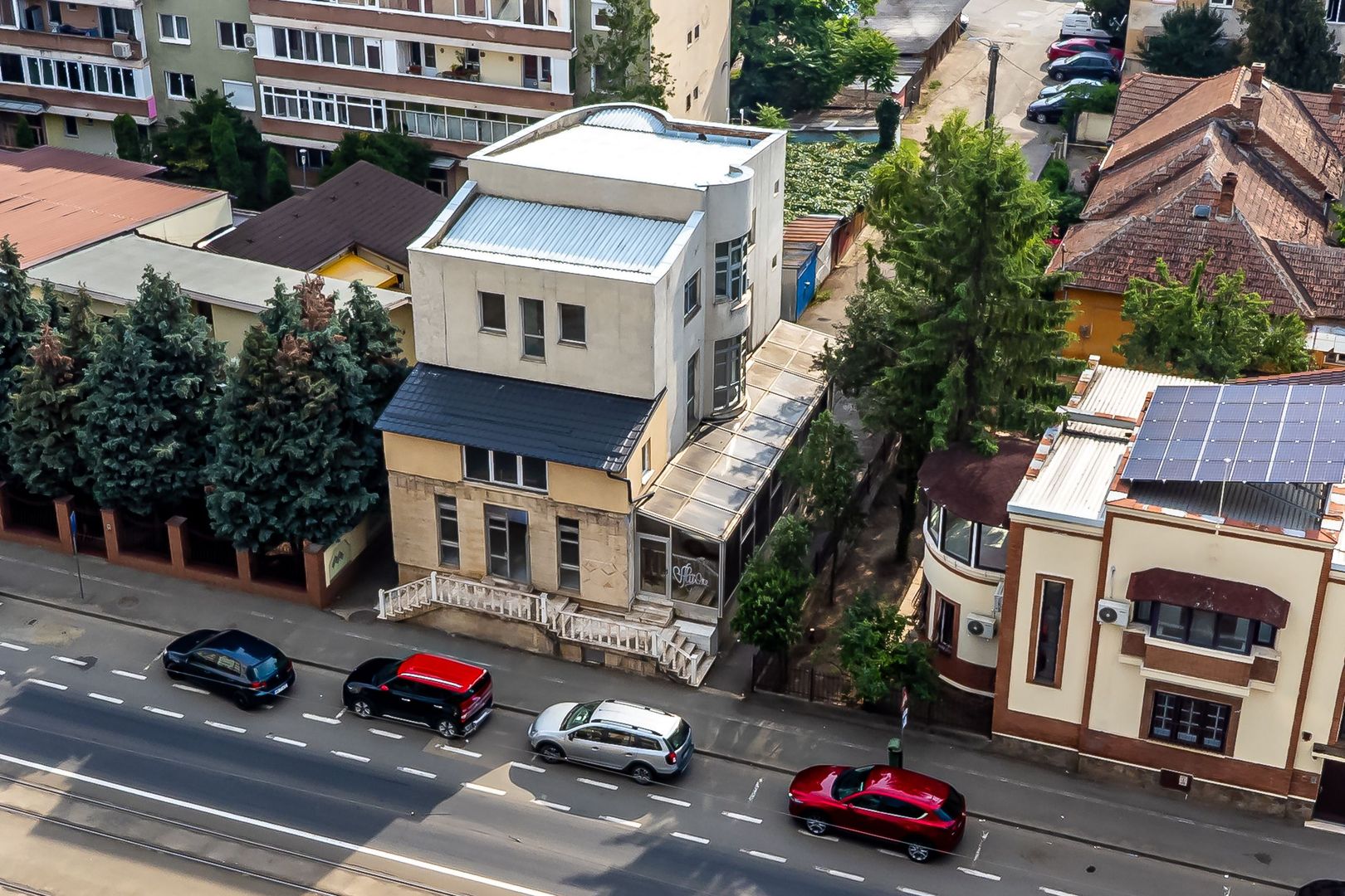 Imobil versatil, ideal pentru investiție, zonă cu trafic intens, Arad - Poză 1