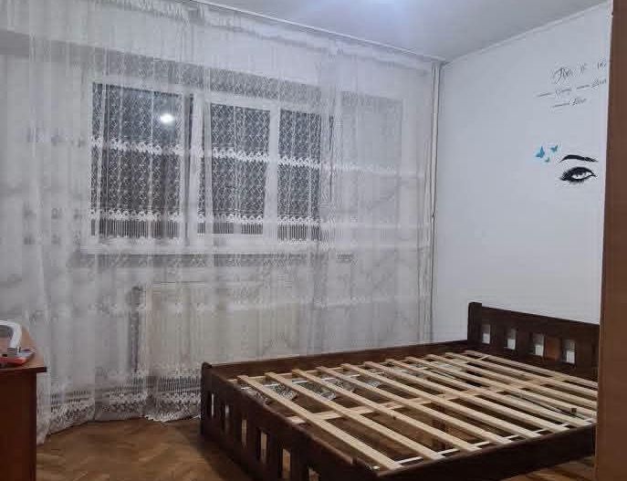 De vanzare apartament cu 2 camere, central, Bloc BR, et. 2, 76.000 euro - Poză 3