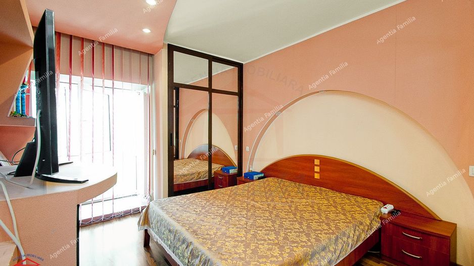 Vanzare apartament cu 3 camere Str. Domneasca, 104 mp, etaj 1. - Poză 6