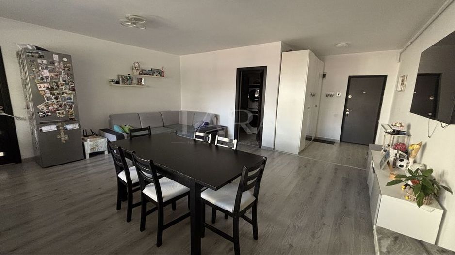 Apartament cu 3 camere, 70 mp, ansamblu cu drum privat. - Poză 1