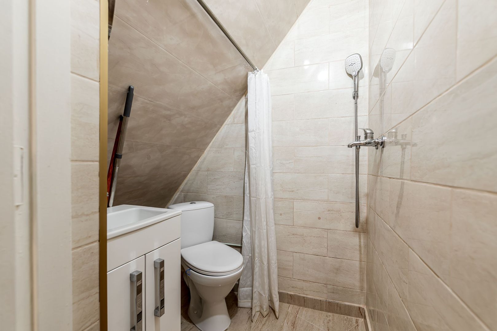 Apartament la cheie cu 2 camere la casa in Parneava Comision 0% - Poză 11