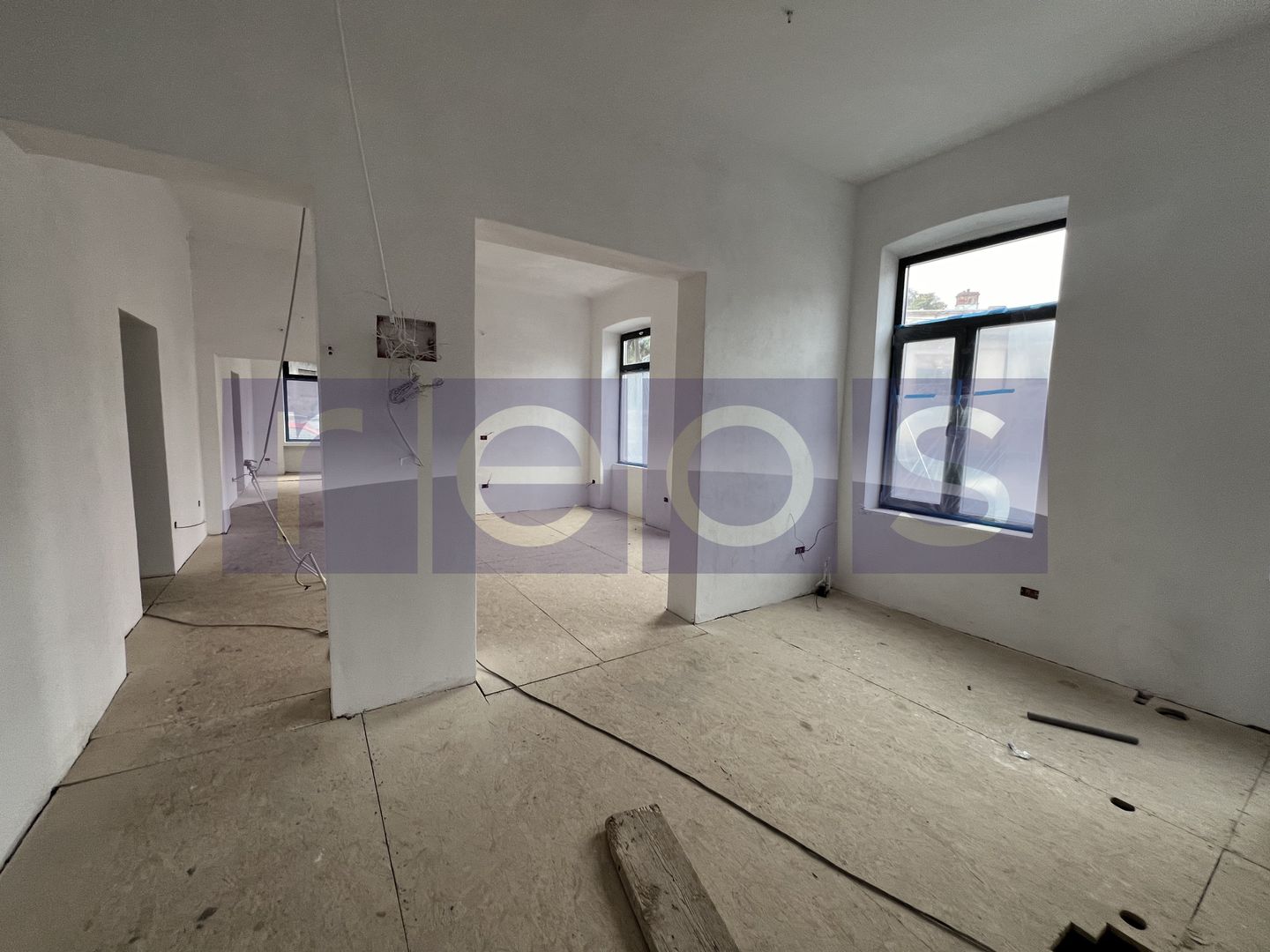 IMOBIL MIXT | ROSETTI | 500 MP | RENOVAT | 2 CORPURI + SUBSOL + CURTI INTERIOARE - Poză 4