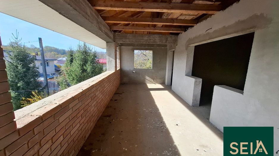 ila cu 6 camere + casă locuibilă pe teren intravilan de 1700 mp, cu vi - Poză 2