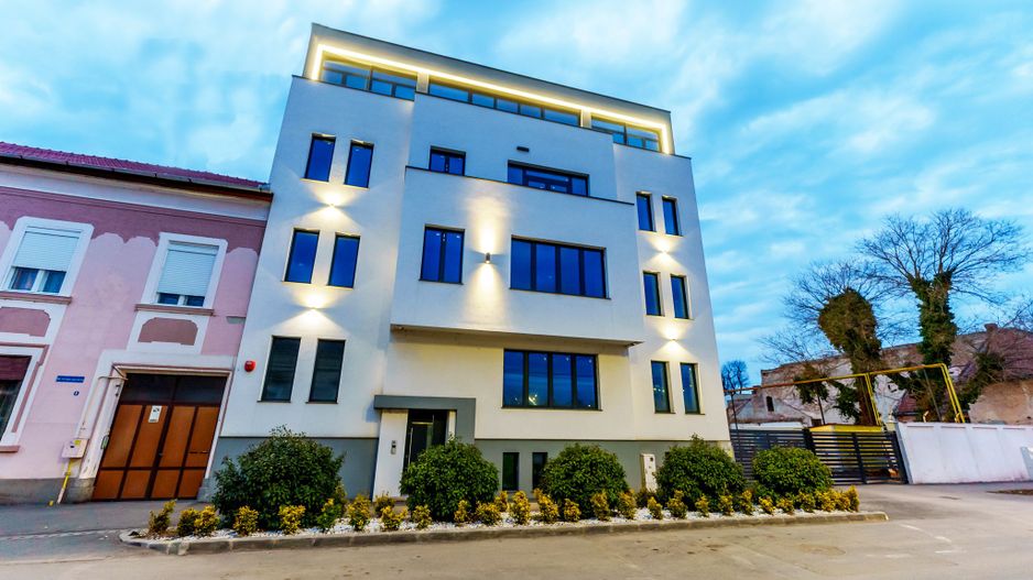 Clădire în zonă ultracentrală cu 28 de locuri de parcare - Poză 2