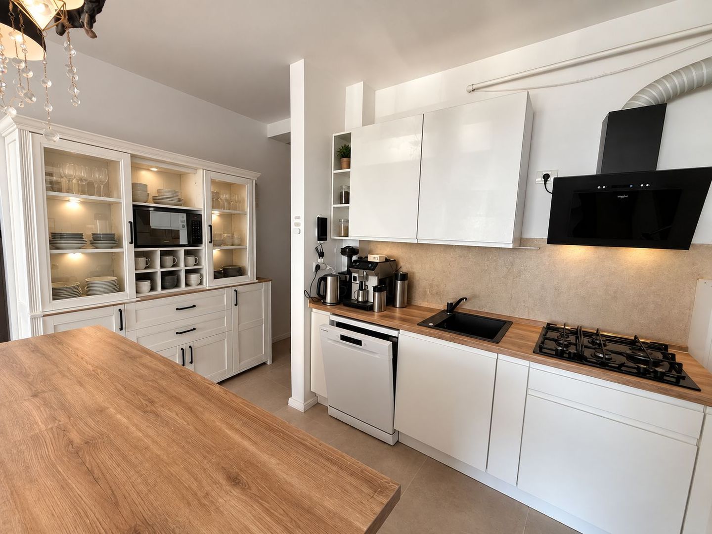 Dumbrăvița | 3 Camere | 76,6 mp | Grădină 46.5 mp | 2 Băi | Dressing | 2 Parcari - Poză 8