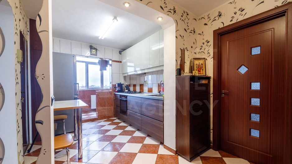 Vânzare, apartament, 3 camere, zona Uverturii - Poză 3