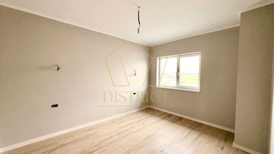 Duplex cu 4 camere, despărțit prin camera tehnica | Mosnita Veche - Poză 11