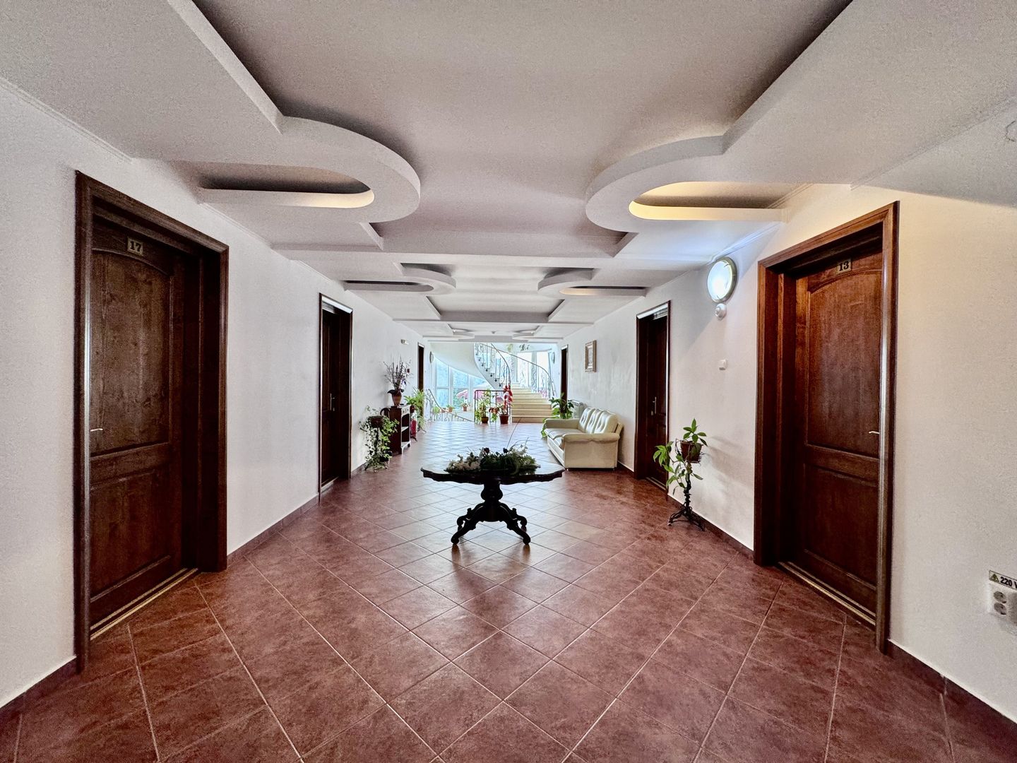 Hotel 20 camere Delta Dunarii 50 m deschidere teren 6000 mp acces auto - Poză 9