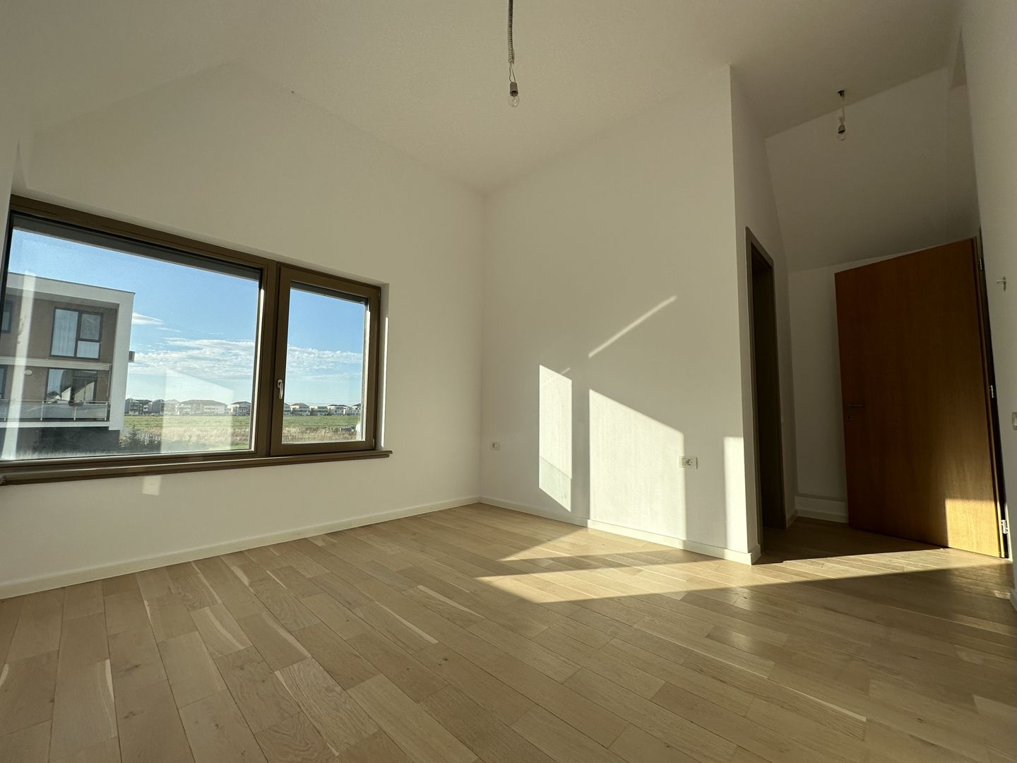 Casa cu 4 camere - Dumbarvita - Poză 12