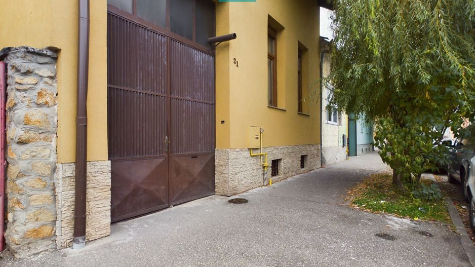 Apartament la casă cu 2 camere zona Boul Roșu - Poză 1