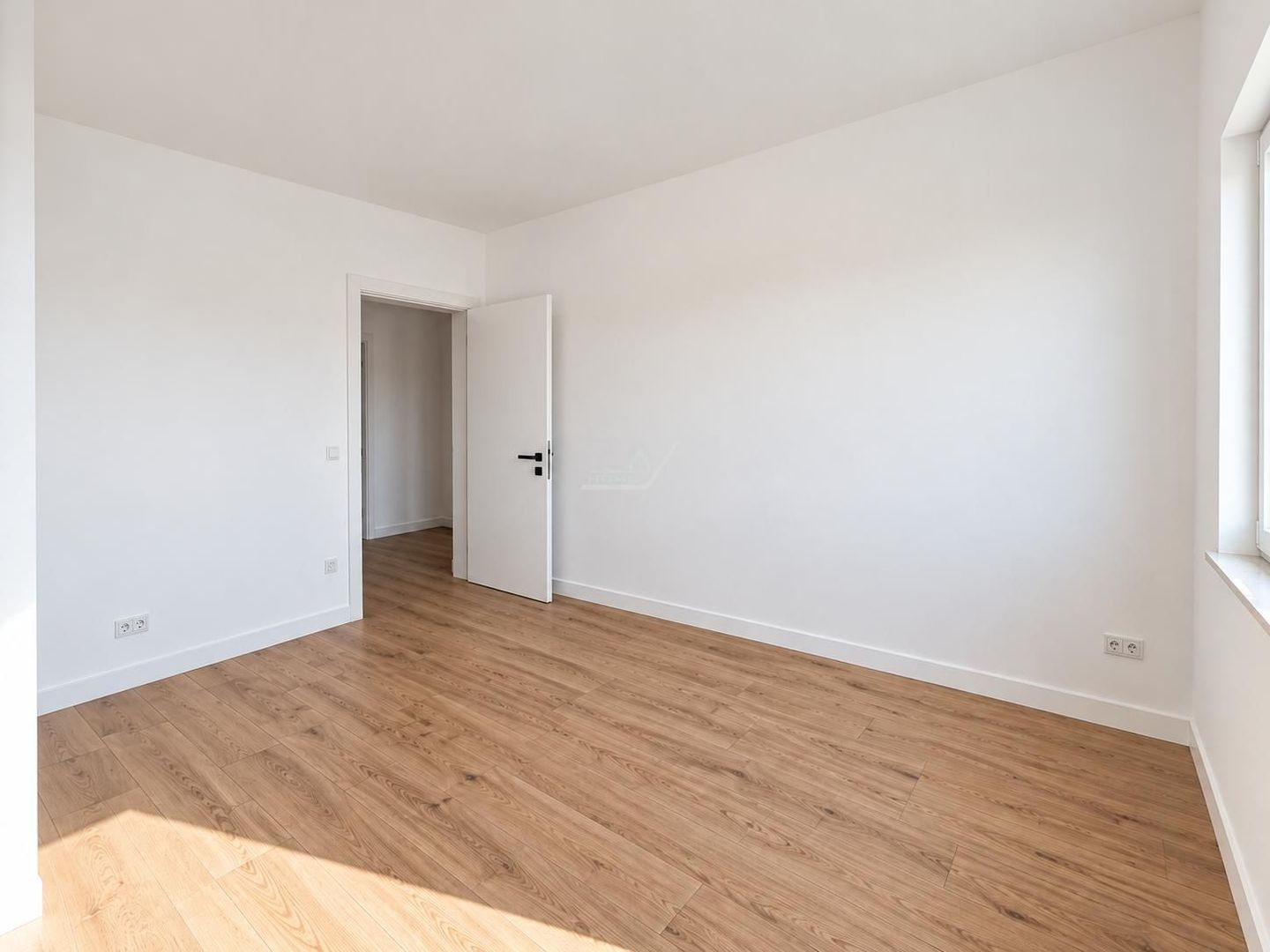 COMISION 0! DRUMUL BOILOR. Duplex cu 4 camere, 3 bai. Toate utilitatile. - Poză 13