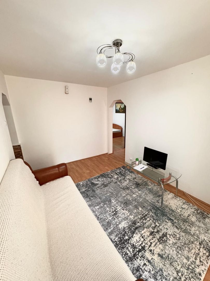 Apartament cu trei camere de vanzare-zona Dacia - Poză 1