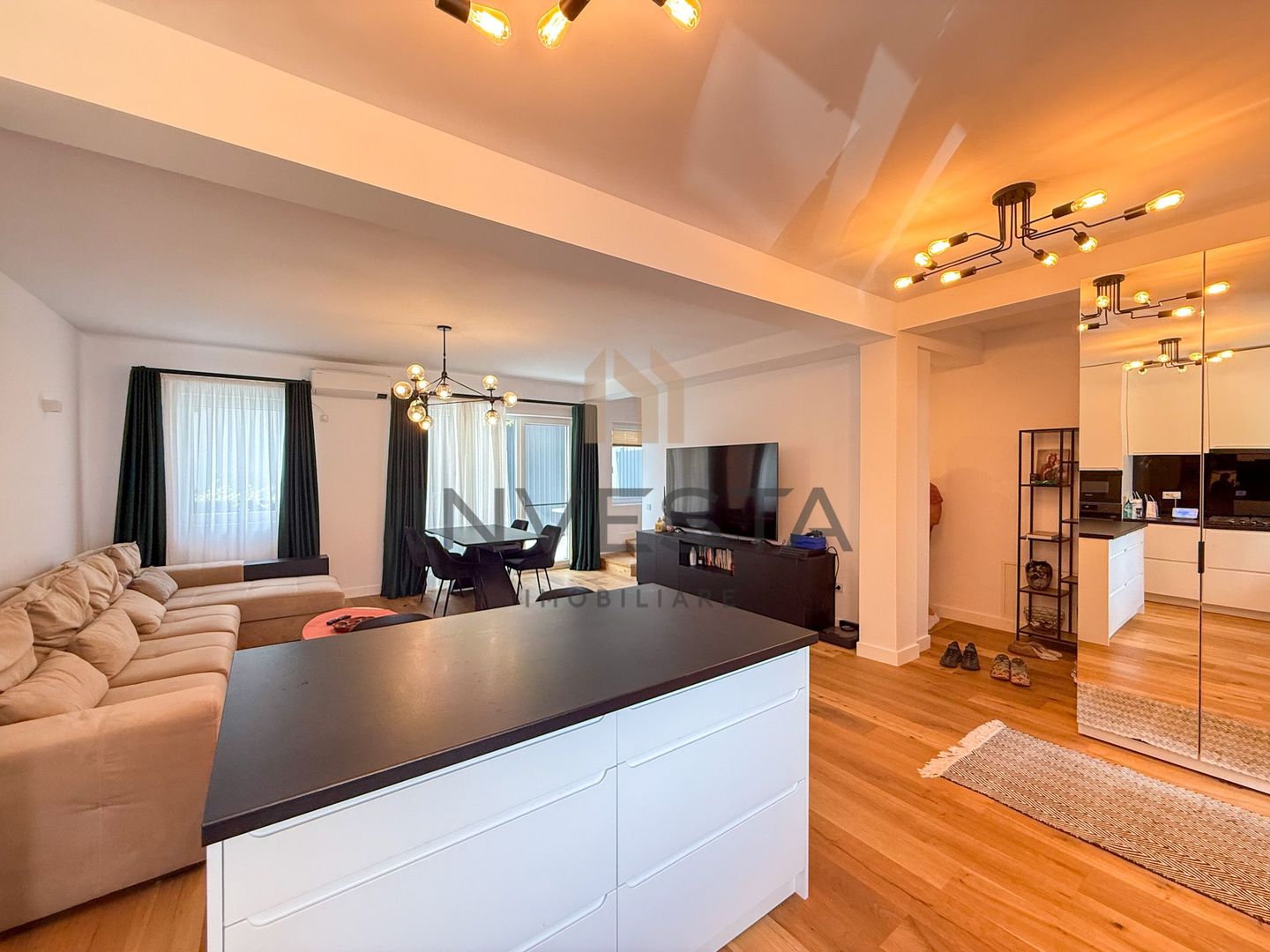 Casa insiruita cu finisaje moderne in cartierul Europa! - Poză 1