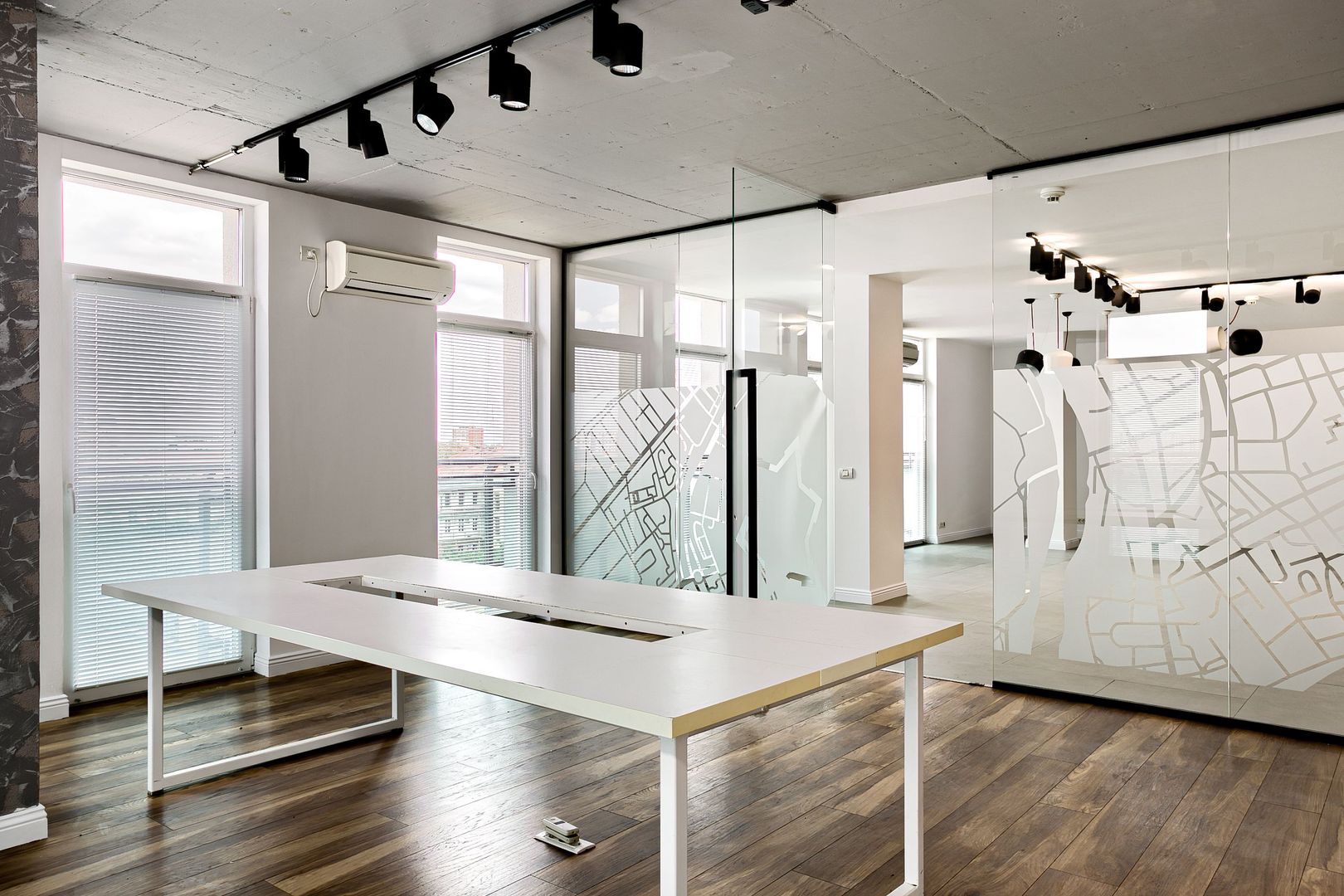 Spațiu birou în Arad ultracentral cu parcare - Poză 4