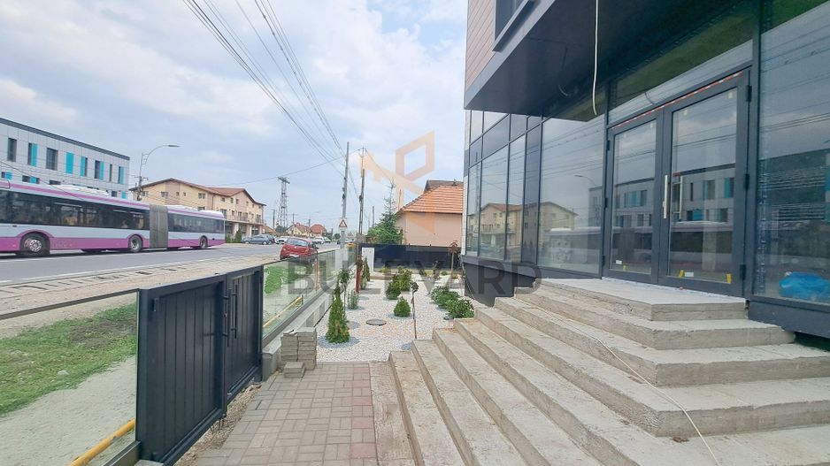Cladire comerciala situata la drum intens circulat, 1365 mp utili + 20 parcari - Poză 10