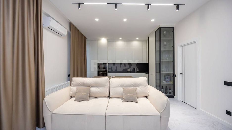 Penthouse de Lux cu Terasă și Priveliște Panoramică - Poză 2