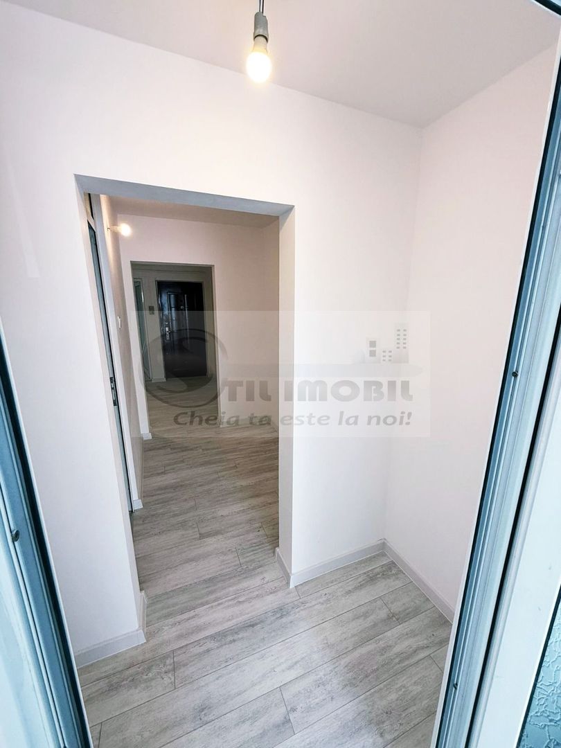 Liber, apartament 3 camere Nicolina 1, renovat modern, baie cu geam - Poză 8