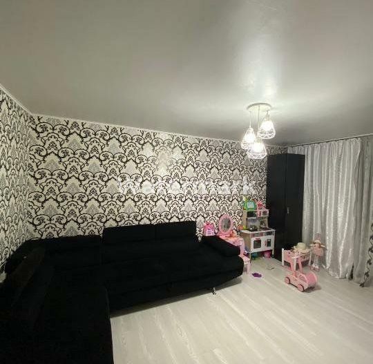 Vând apartament cu 3 camere Mobilat/Utilat in zona Km 4-5 - Poză 1