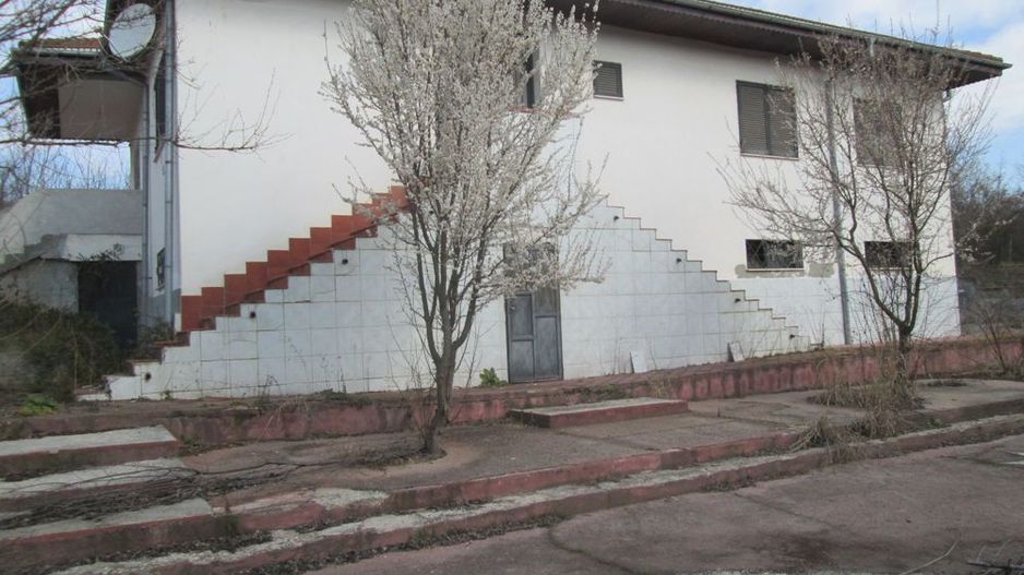 Vand Vila si teren cu deschidere la lac (5128mp) - Poză 1