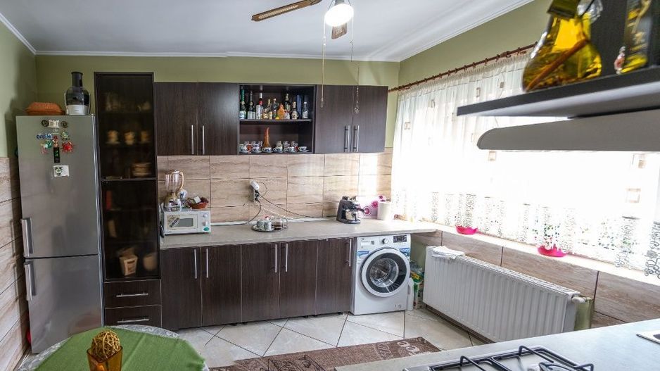 De vânzare casă cu etaj - Poză 3