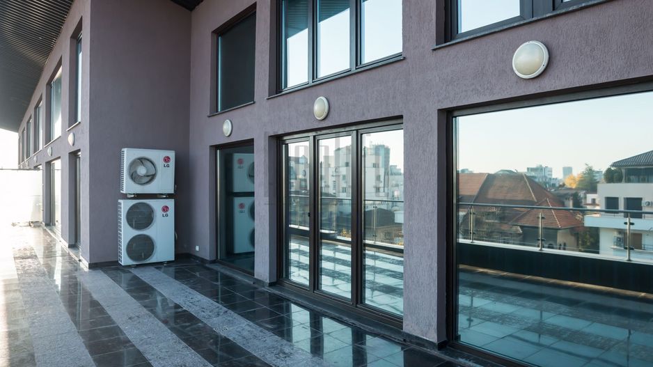 Penthouse de închiriat 5 camere Bdul Primăverii - Poză 2