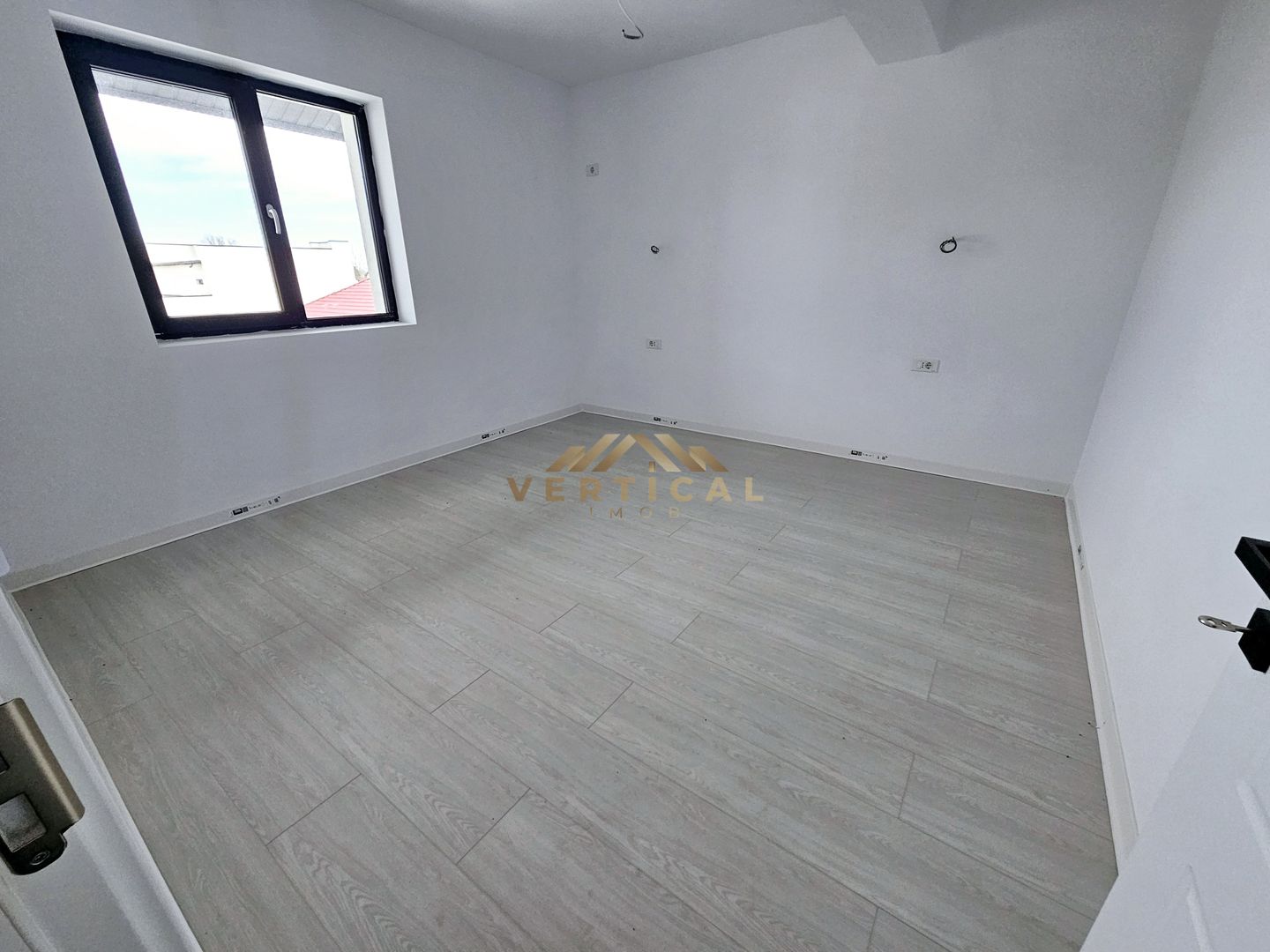 Vila 4 camere in centrul comunei Berceni - Poză 8